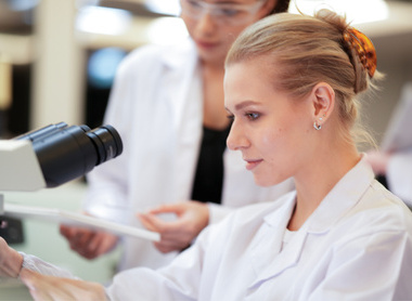 Trainee pathologist being supervised at microscope_low res.jpg